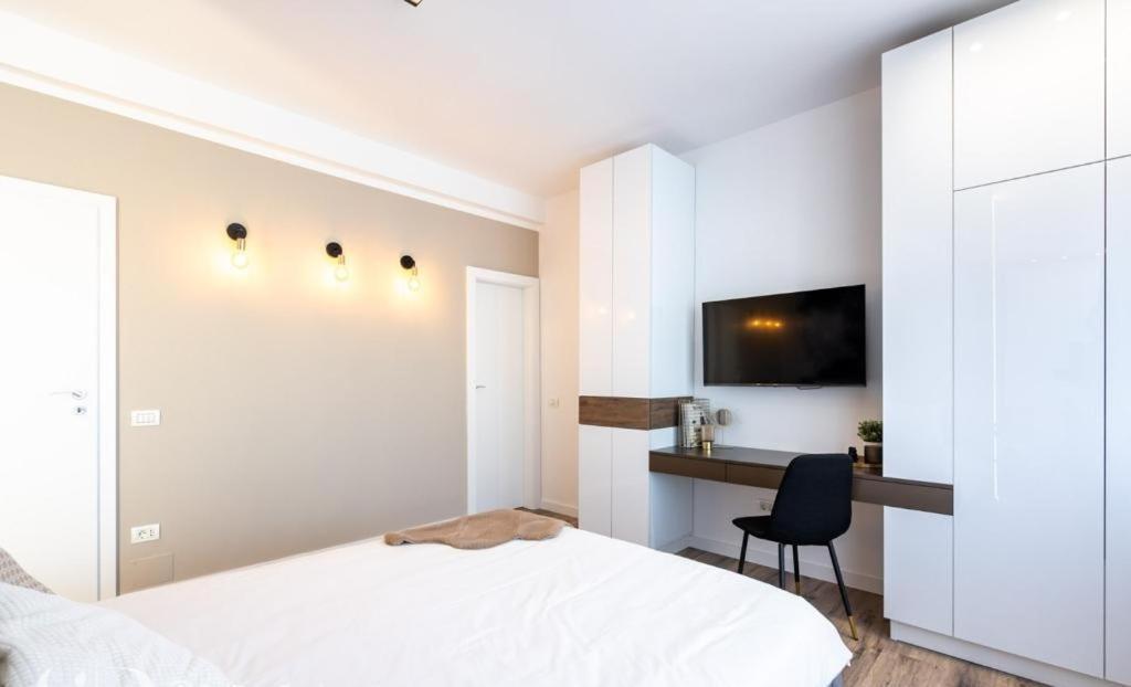 Majestic Apartament With View In Magheru Бухарест Экстерьер фото